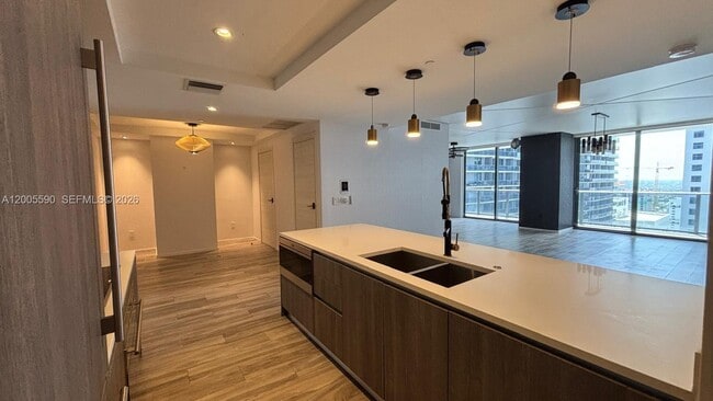 Building Photo - 801 S Miami Ave
