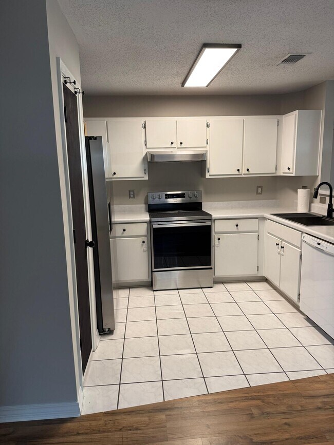 Building Photo - 38 Ruby Cir