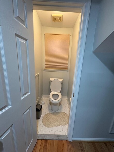 Building Photo - 1 Morning Breeze Ct