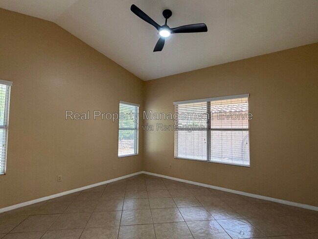 Building Photo - 7568 W Kerry Ln