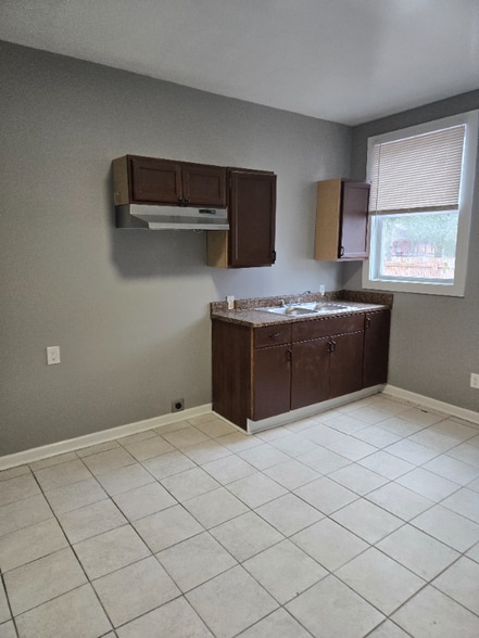 Building Photo - 2123 Highland Ave