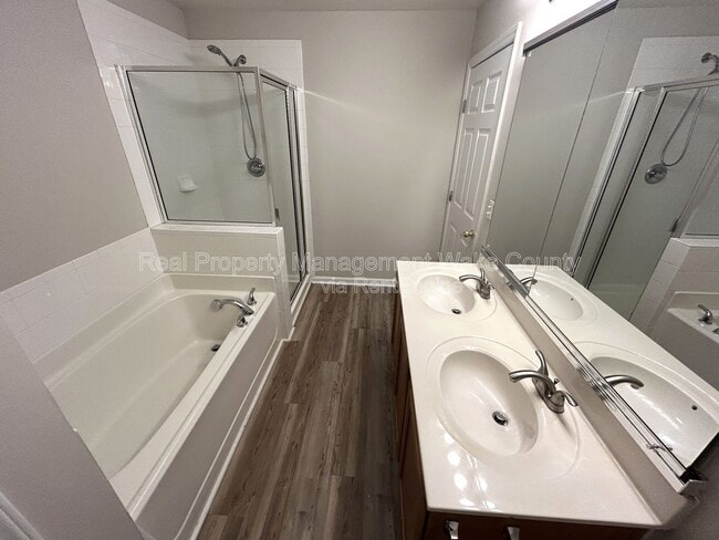 Building Photo - 2920 Barrymore St