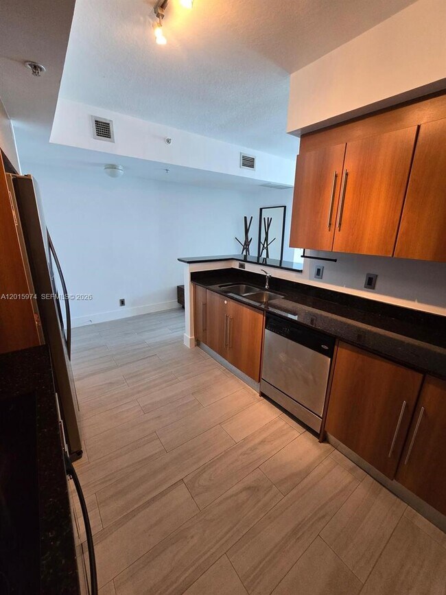 Building Photo - 325 S Biscayne Blvd