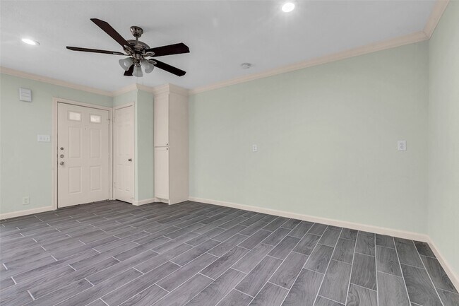 Building Photo - 1311 Antoine Dr