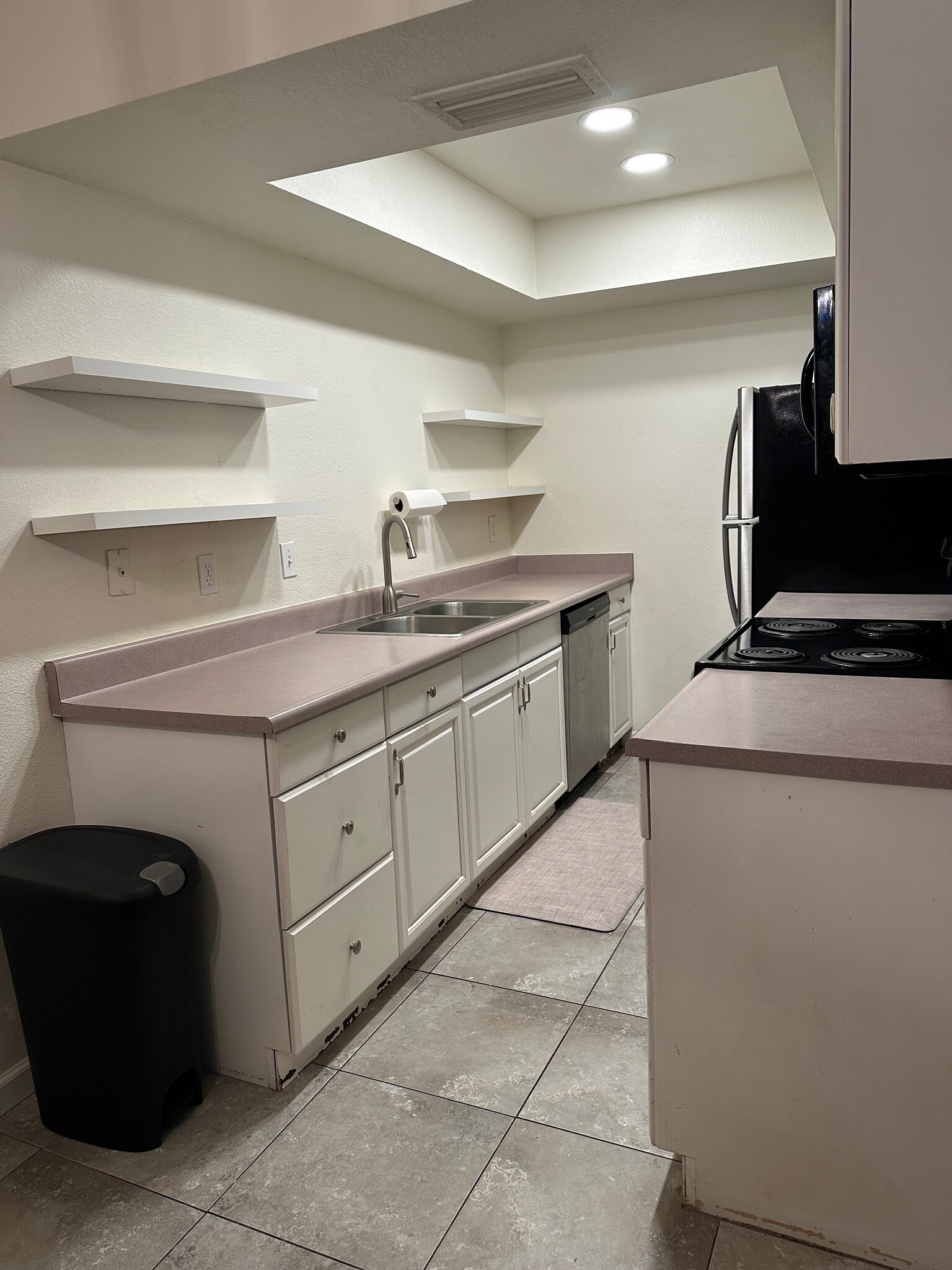 Building Photo - 286 W Palomino Dr