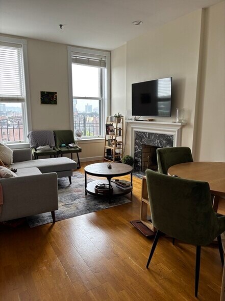 Building Photo - 416 Marlborough St