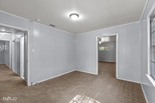 Building Photo - 2754 Lakehurst Ave