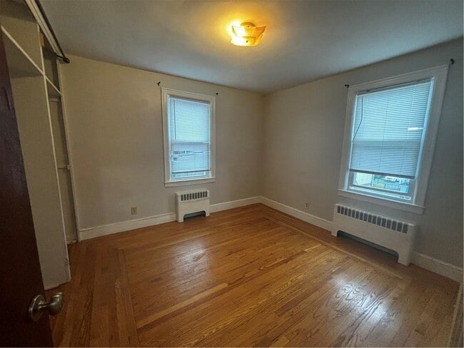 Building Photo - 25 Hymer St