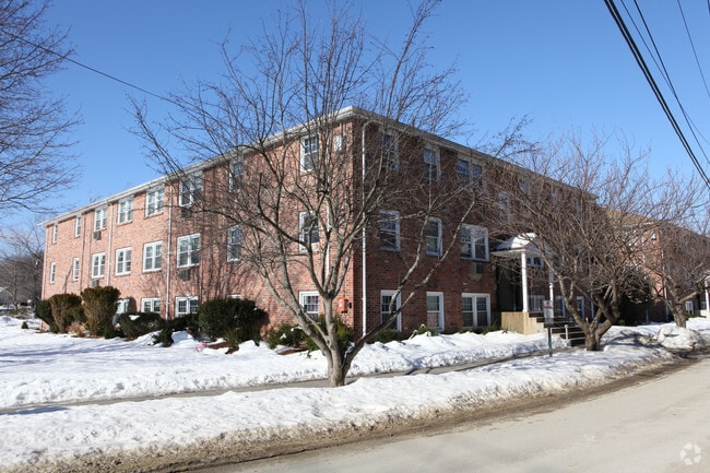 Building Photo - Carriage Hill Estates
