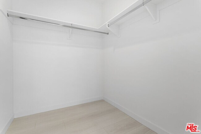 Building Photo - 11727 Kiowa Ave