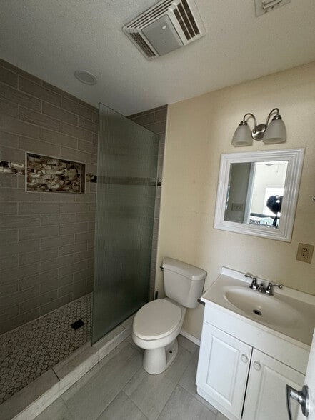 Building Photo - 319 S Olive St