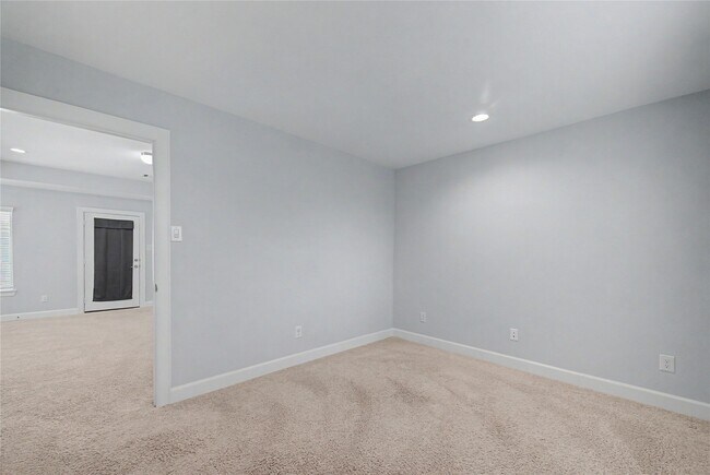 Building Photo - 911 W 35th St