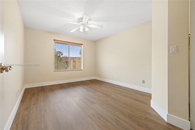 Building Photo - 958 Coral Club Dr