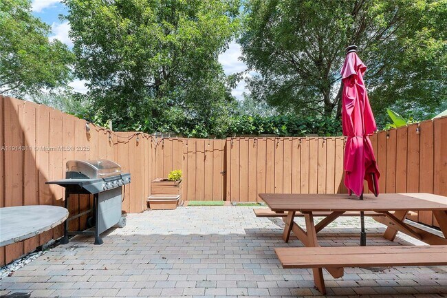 Building Photo - 10450 Wellington Parc Dr