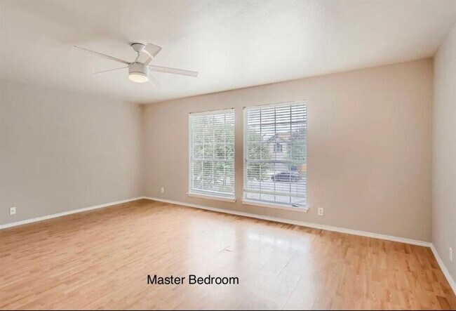 Building Photo - 518 Pecos Cir
