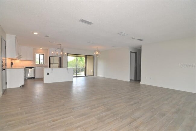 Building Photo - 361 W Lake Faith Dr