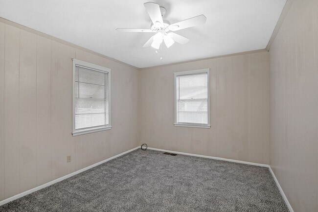 Building Photo - QUAINT 2 Bed, 1 Bath Home in Blue Ridge!!
