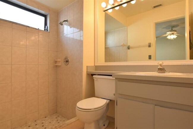 Building Photo - 1030 Alpug Ave