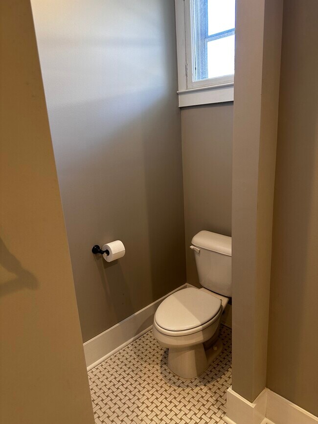 Building Photo - 226 N McNeil St