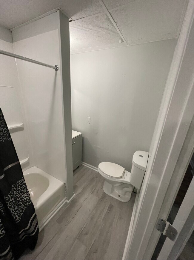 Building Photo - 1820 E Allegheny Ave