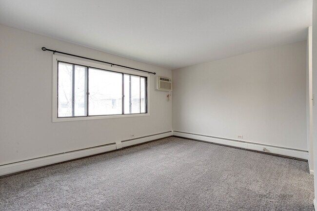 Building Photo - 2200 Bayside Dr