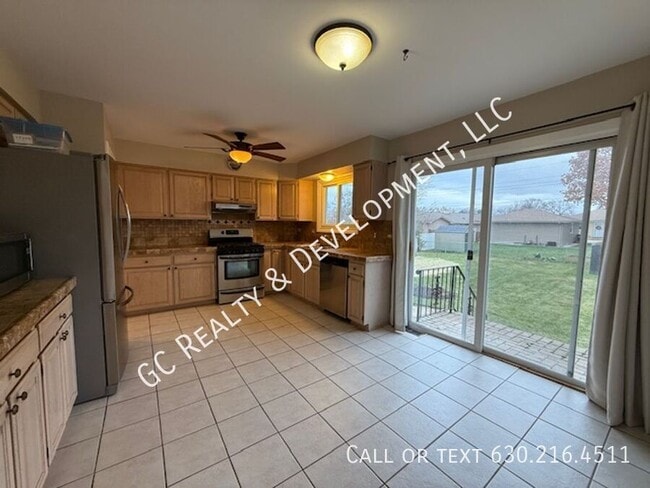 Building Photo - 609 Pinecroft Dr