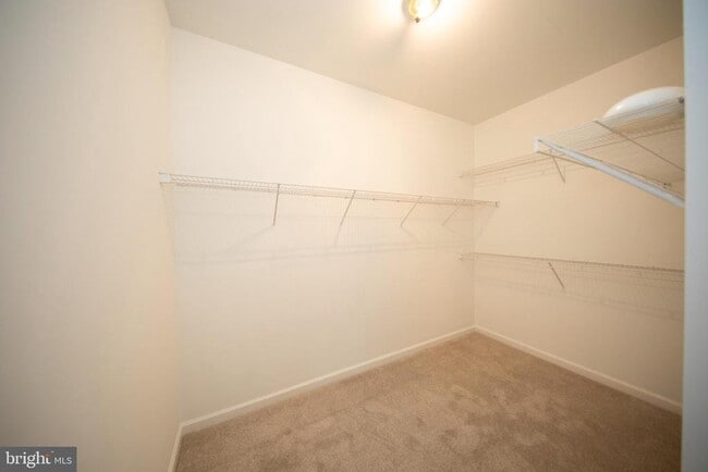 Building Photo - 712 Kings Path