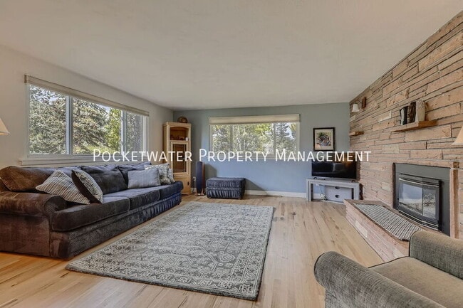 Building Photo - 6086 Simmons Dr