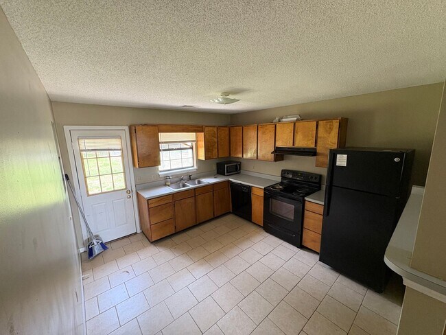 Building Photo - 11 Crosswinds Dr