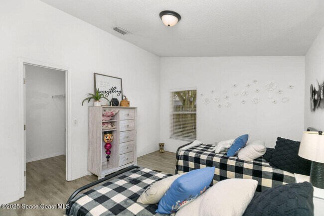 Building Photo - 4243 Pondapple Dr