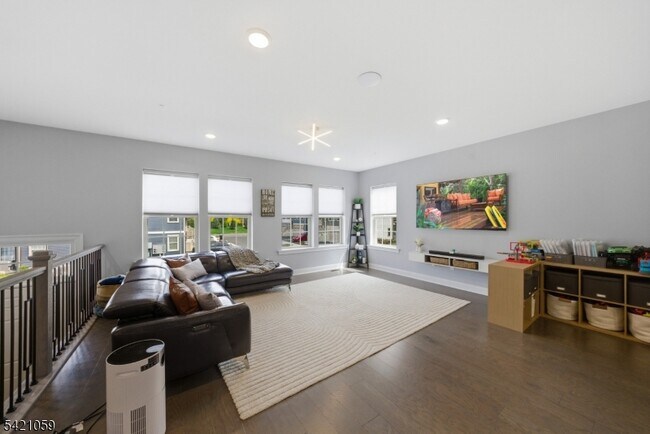 Building Photo - 12 Marigold Ct
