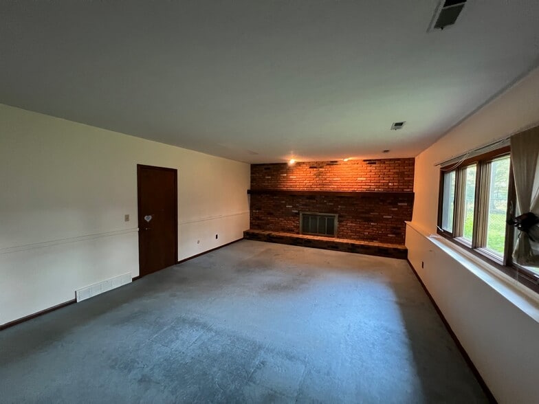 Building Photo - 25946 Tallwood Dr