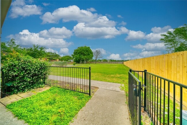 Building Photo - 770 Hunt Rd