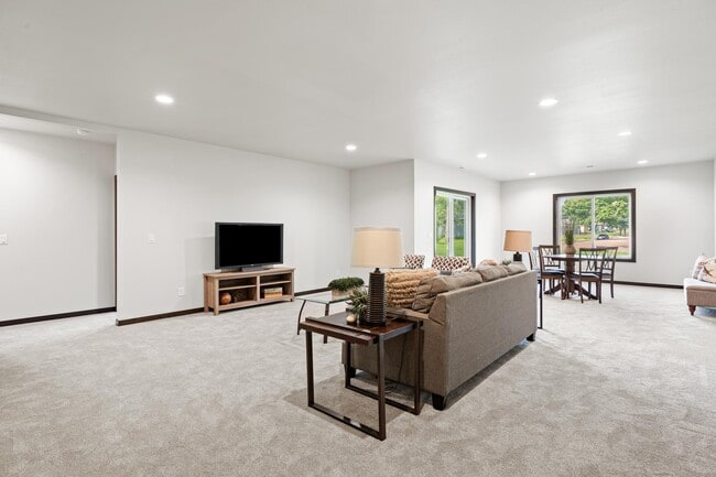 Building Photo - 1107 S Foss Ave