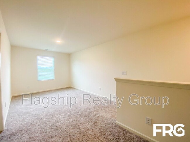 Building Photo - 300 Kenison Way