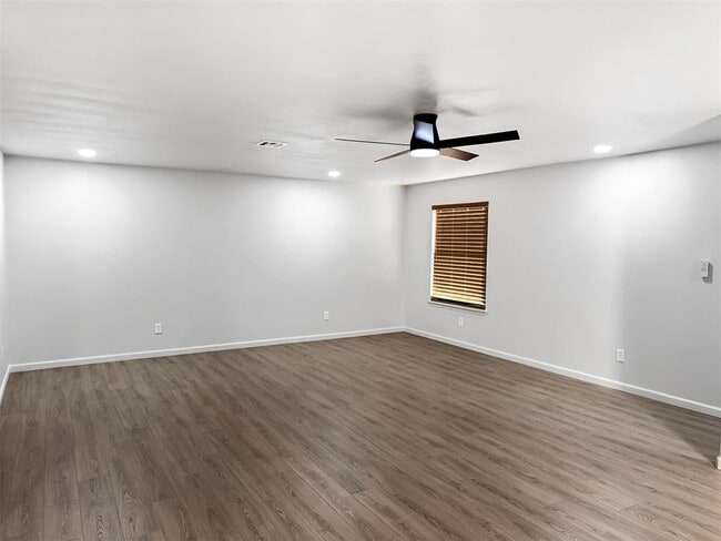 Building Photo - 26218 N 2960 Rd