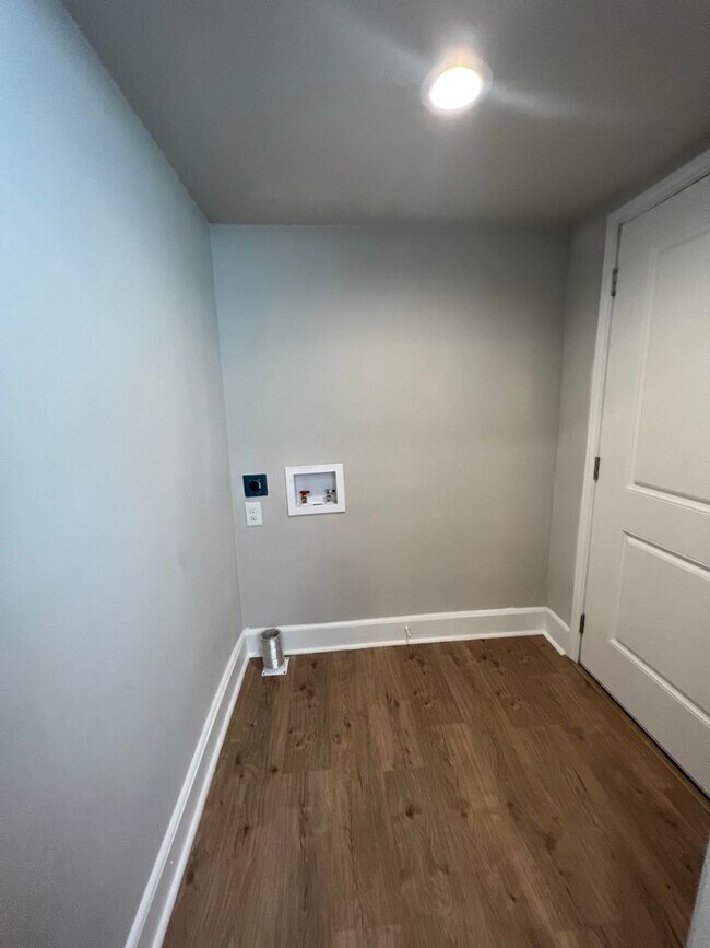 Building Photo - Renovated 2 Bed 2 Bath Lake Charles