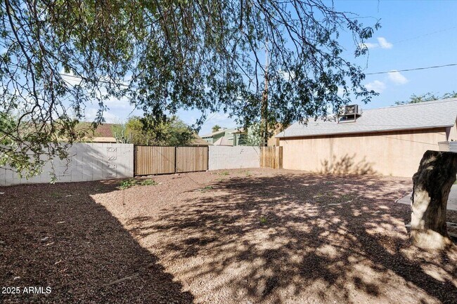 Building Photo - 126 N 10th Ave