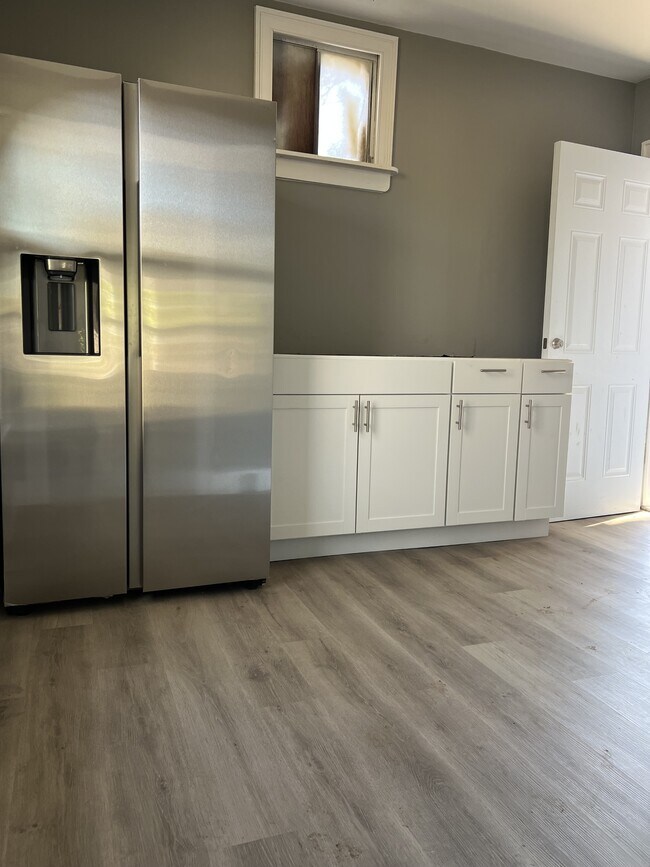 Building Photo - 726 Henderson Ave