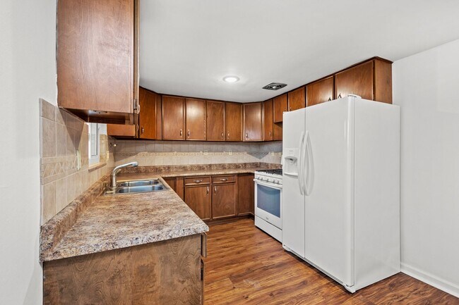 Building Photo - $200 OFF RENT FOR YOUR FIRST THREE MONTHS!...