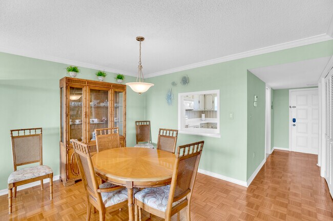Building Photo - 5300 Jimmy Buffett Mem Hwy