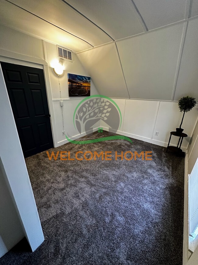 Building Photo - 19TH ST