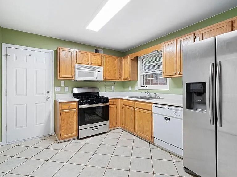 Building Photo - 2785 Northgate Way NW