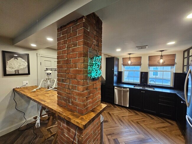 Building Photo - 55 Buffum St