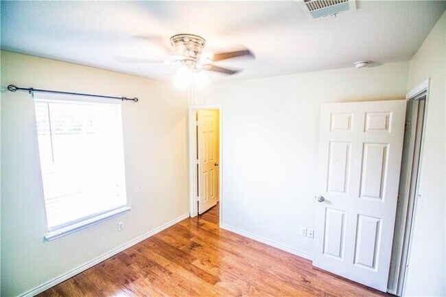 Building Photo - 413 Moorhen Cove