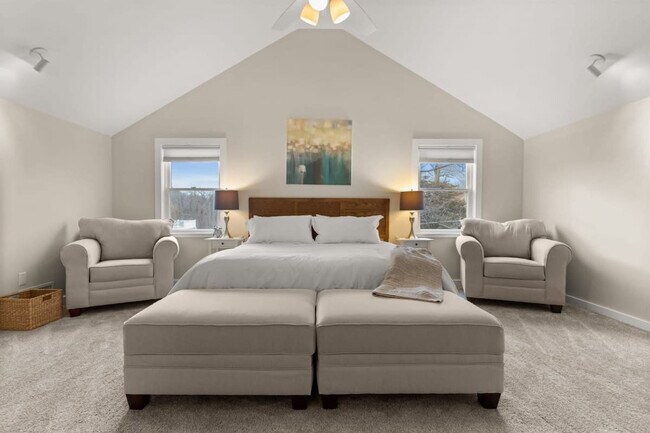 Building Photo - 29 Versailles Ave