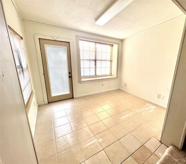 Building Photo - 414 Oak Vista Dr