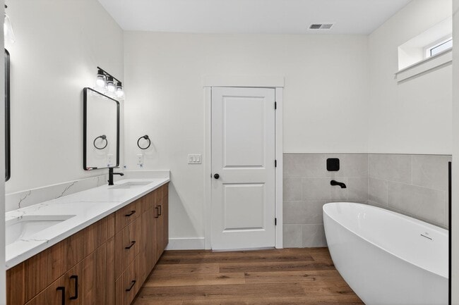 Building Photo - JR199L