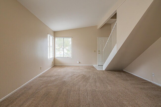 Building Photo - 450 Tava Ln