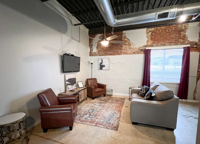 Building Photo - 225 S Main St